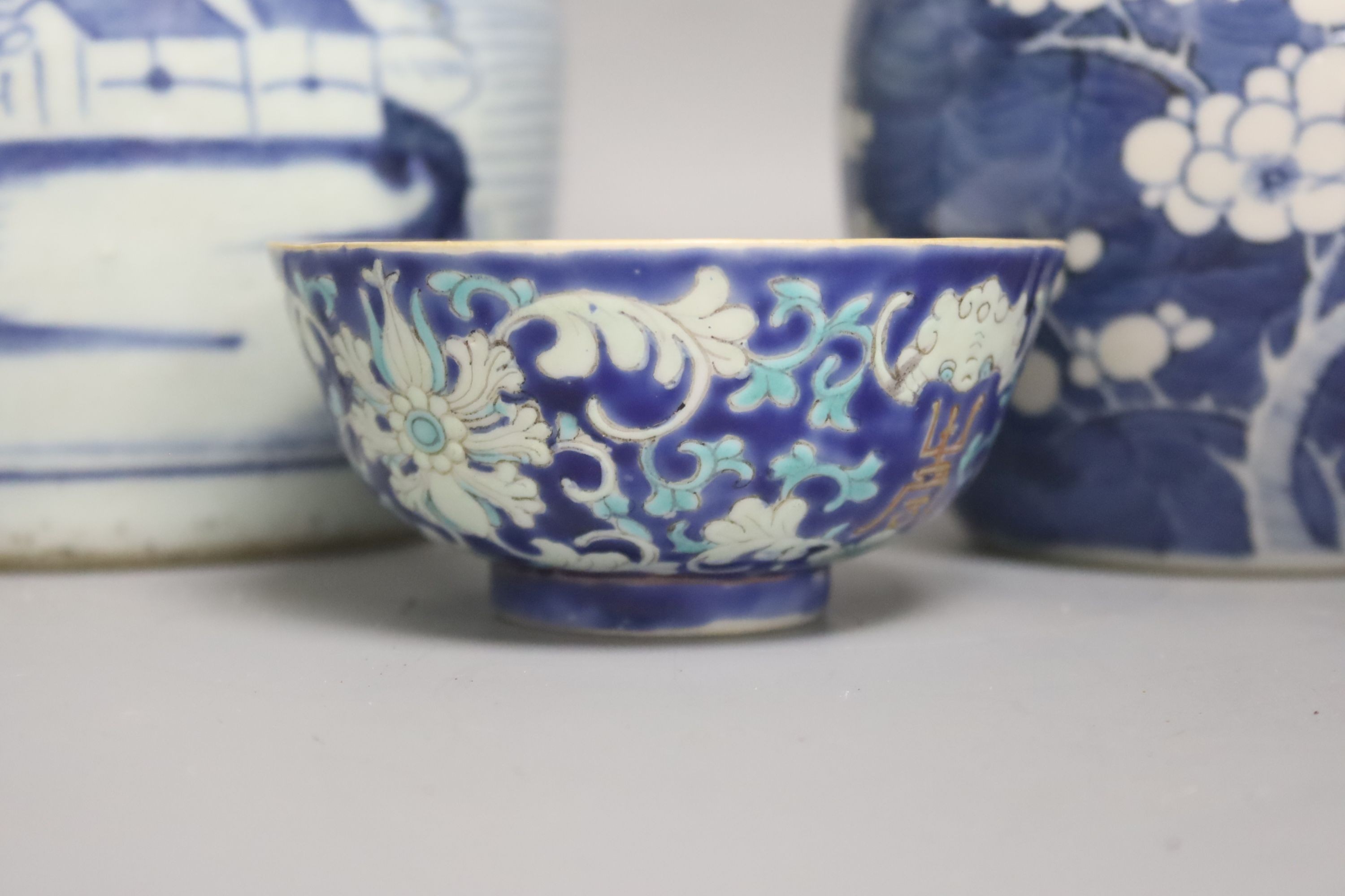 Two Chinese blue and white jars, and a Tongzhi bowl, all 19th/early 20th century 16cm